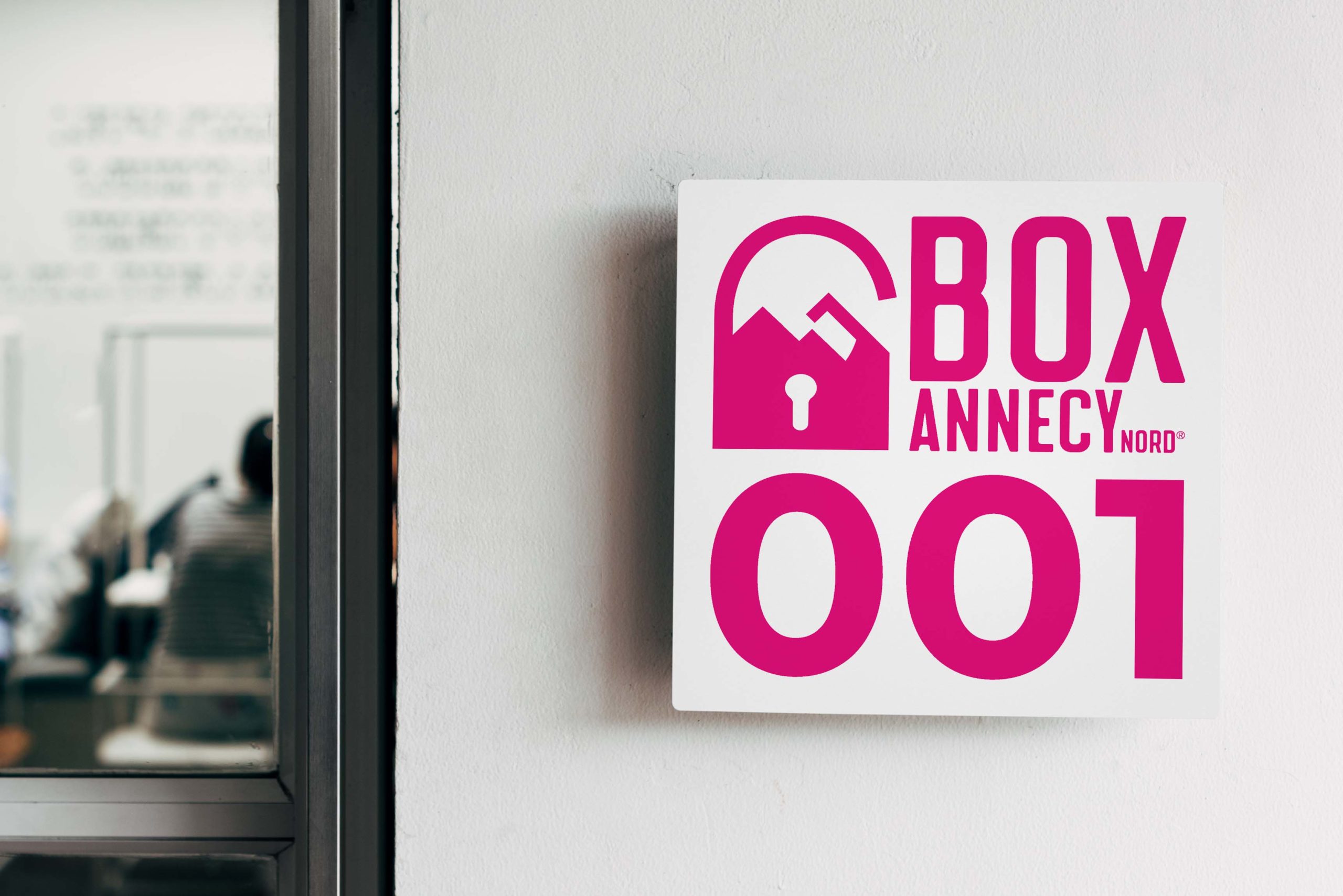 Maisonléon - Print numero de porte - Box Annecy Nord - Annecy - Location de box de stockage